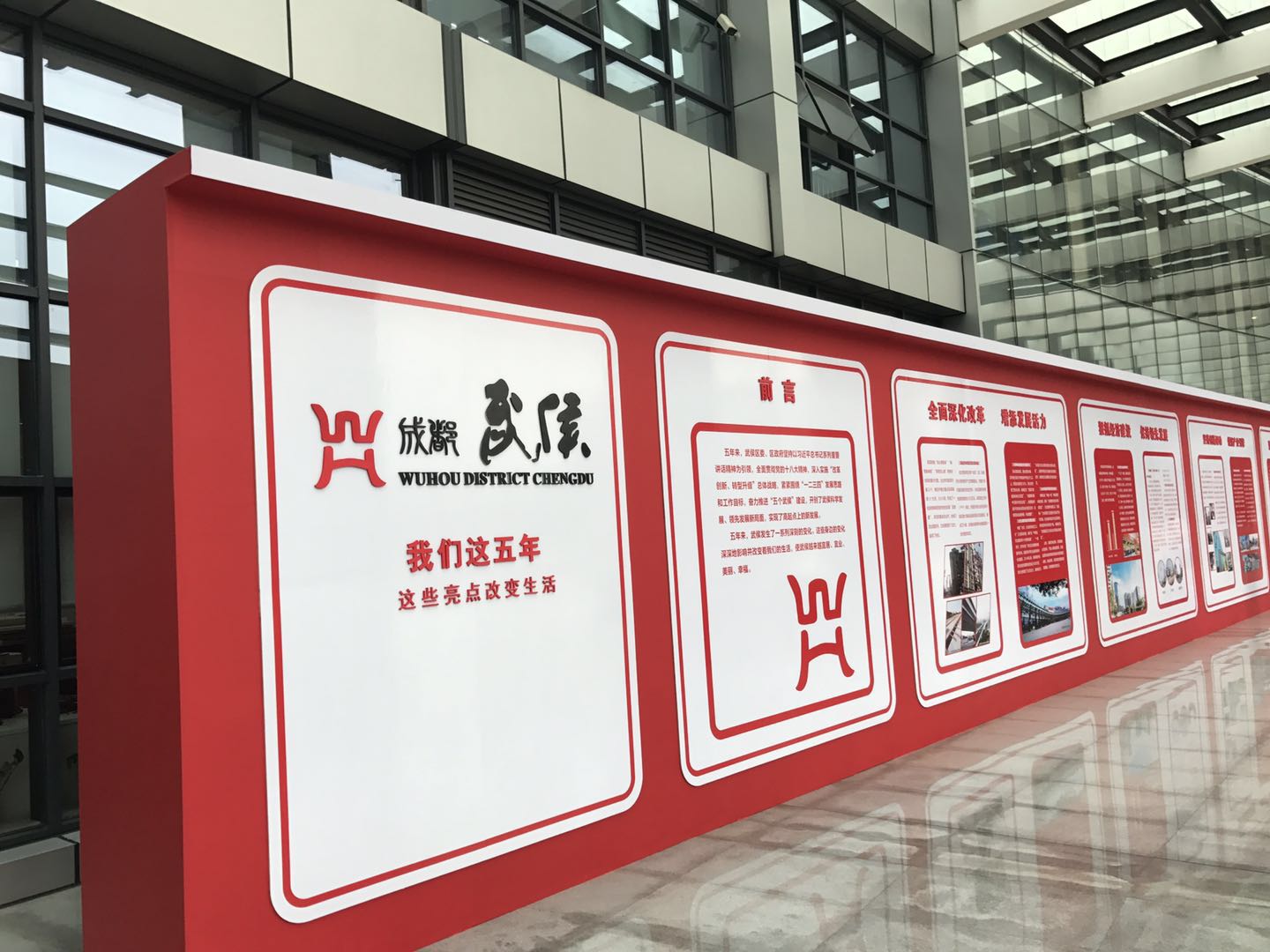 如何結(jié)合活動(dòng)主題進(jìn)行展架廣告設(shè)計(jì)？